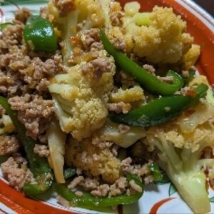 カリフラワーとひき肉の香味炒め（菜花炒肉末）